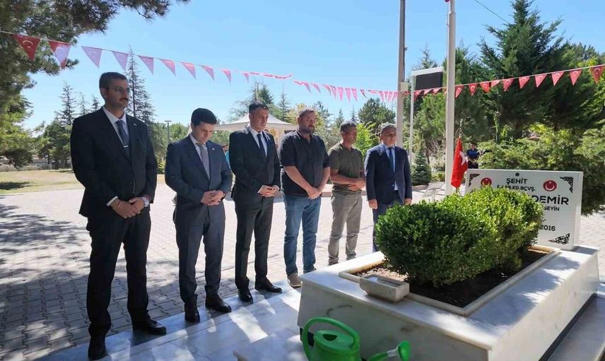 Başsavcı Aydın Tuncay, şehit ömer halisdemir’in kabrini ziyaret etti