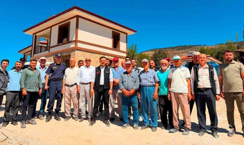 Kaymakam titiz yangın bölgesinde konut inşaatlarını inceledi