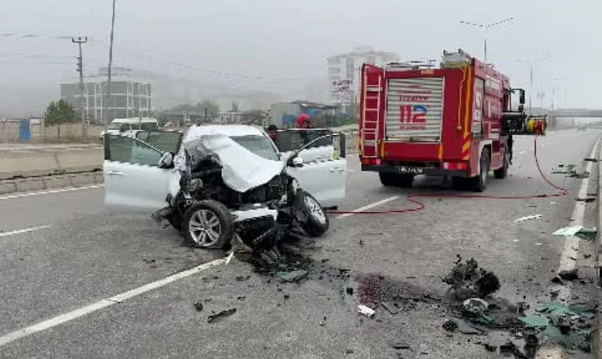 Samsun'da direğe çarpan SUV'de kaza: 1 ölü, 3 yaralı