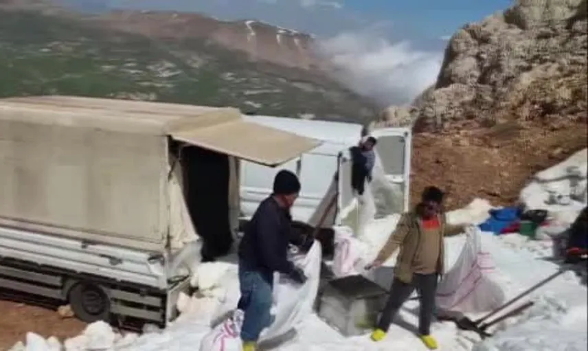 Toroslar'dan yazın serinletici kar yolculuğu: Antalya'da karlama geleneği