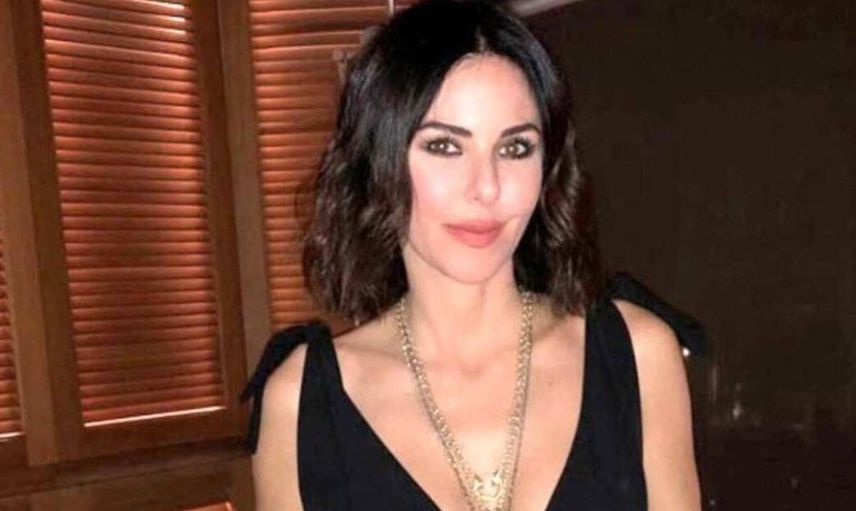 Defne Samyeli'nin siyah elbisesi olay oldu! Sahne kıyafetiyle mest etti