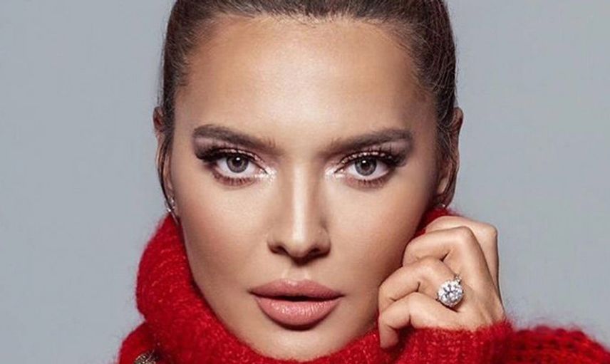 Demet Akalın Tepki Alınca Özür Diledi!