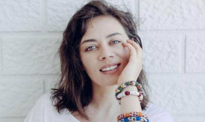 Demet Evgar havuz pozlarını paylaştı! Bebeklerini kucağına almaya gün sayan Demet Evgar havuzun tadını çıkardı