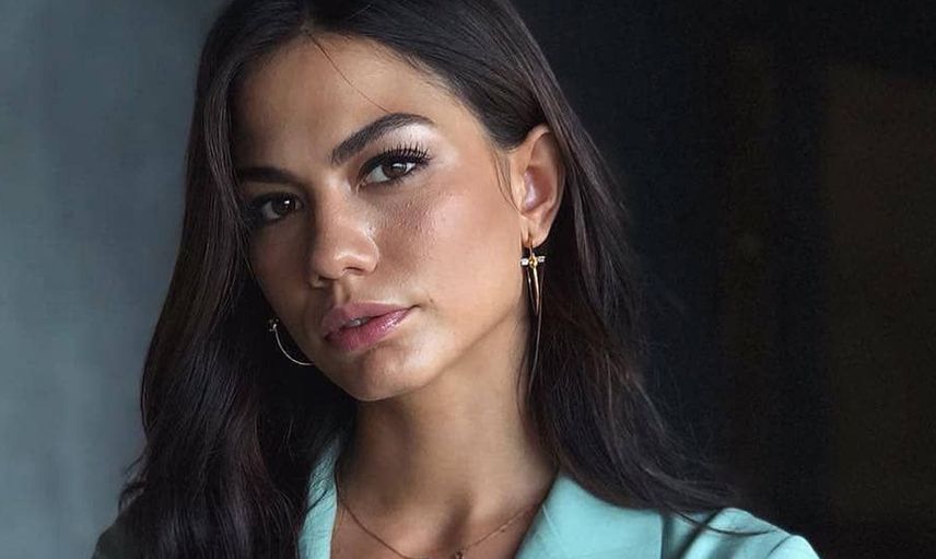 Demet Özdemir’den iddialı havuz pozları: Süper minisiyle yürekleri hoplattı