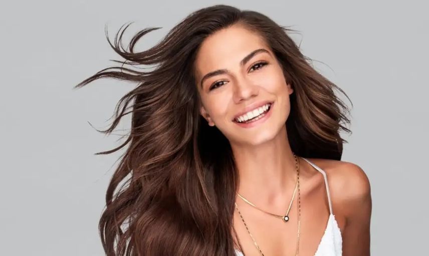 Demet Özdemir'in Güzelliğinin Sırrı Anne Maskesinde Saklı