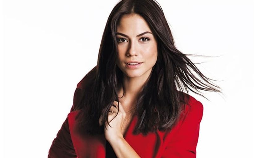 Demet Özdemir'le Şükrü Özyıldız'ın Başrolünde Olduğu Aşk Taktikleri Filmi Cesur Sahneleriyle Olay Oldu!