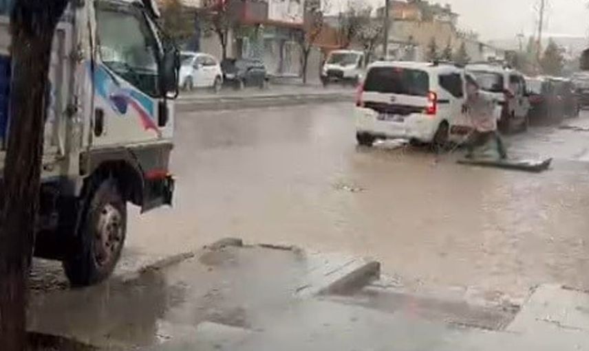 Demirözü İlçesinde Sağanak Yağış Zorluk Yarattı
