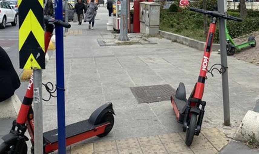 Ümraniye’de Korkunç Kaza: Skuter ile Yola Savrulan Kadın Otobüsün Altında Kaldı