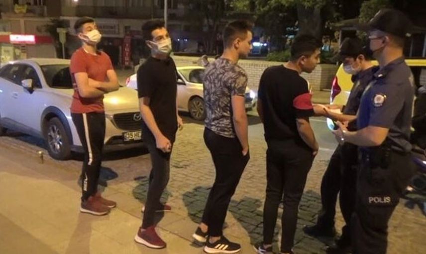 Denizli’de Akılalmaz Olay! Kısıtlamada Taksiyle Dolaşıp Polise Pişkin Tavır Sergilediler