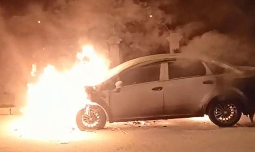 Denizli'de boşanmak üzere olduğu eşi, kadın kılığına girip arabasını benzinle ateşe verdi