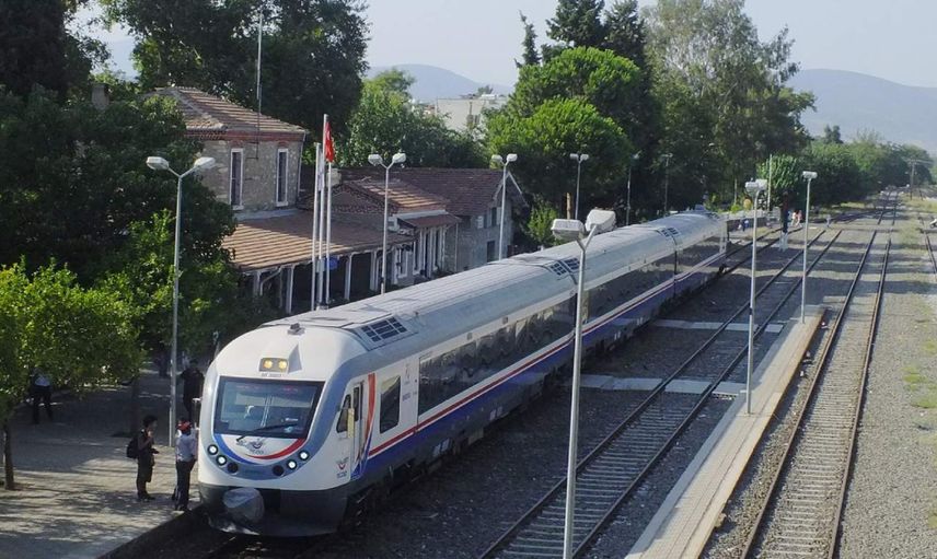 Denizli’de sel felaketi faciaya dönüşüyordu: Tren son anda durduruldu