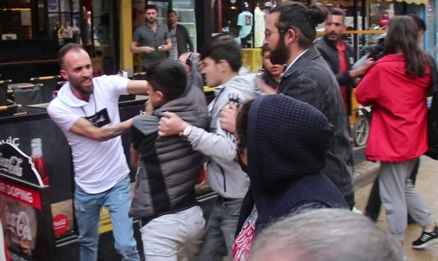 Denizli'de sokak kavgası! Yumruklar havada uçuştu: O anlar kameraya yansıdı