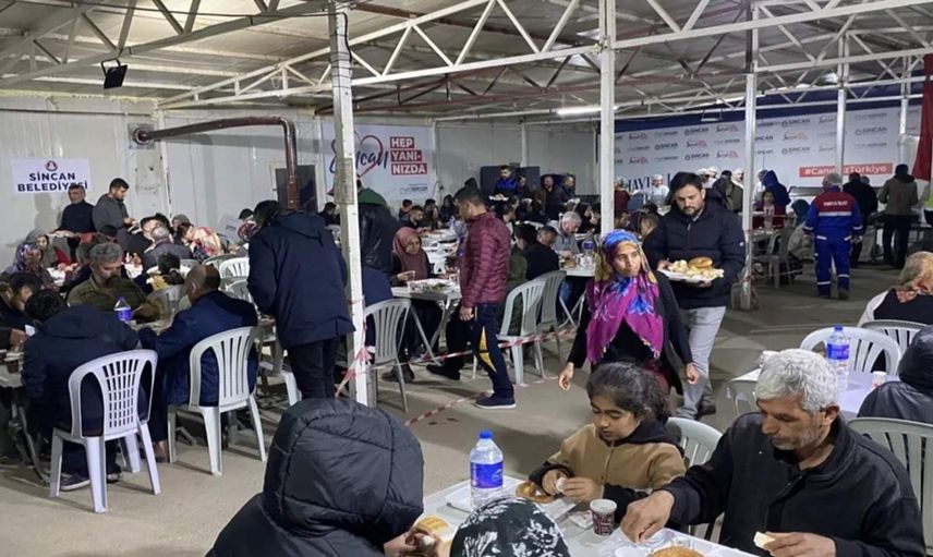 Deprem bölgesi Ramazan’a merhaba dedi: İlk sahur konteyner ve çadır kentte yapıldı
