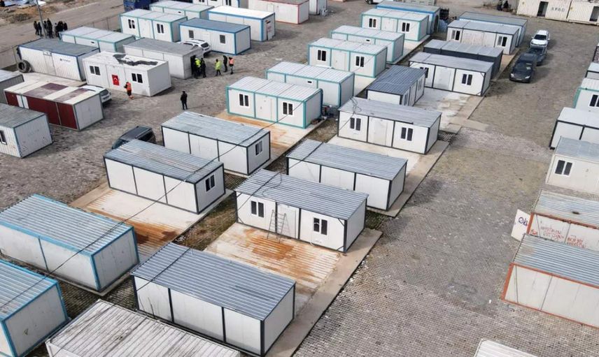 Deprem bölgesinde pes artık dedirten olay: Evlerini kiraya verip konteynere yerleşmişler