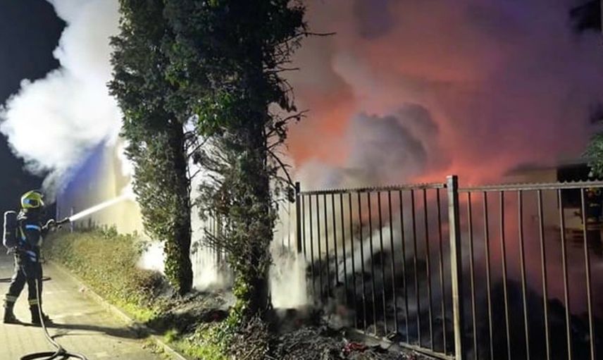 Deprem bölgesine gidecek yardımları kundakladılar: Türk bayrağını ateşe attılar
