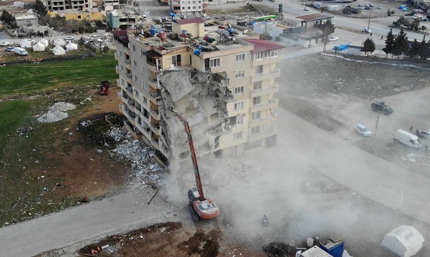 Deprem soruşturmaları devam ediyor! Yıkılan binalarla ilgili tutuklu sayısı 218’e yükseldi