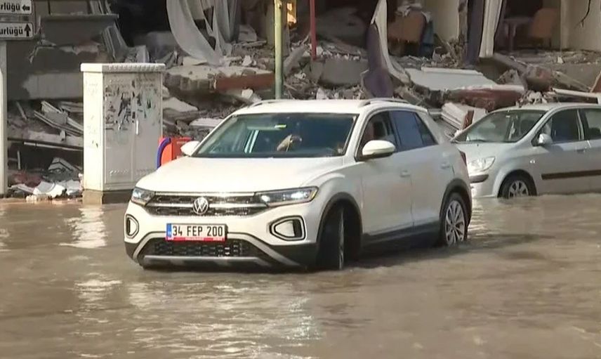 Depremin ardından sular yükseldi: 200 metre iç kısımlara doğru ilerledi