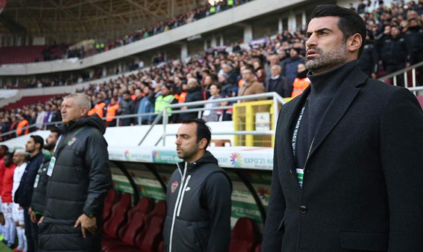 Depremzedeler Fenerbahçe efsanesini duygulandırdı: Volkan Demirel göz yaşlarına hakim olamadı