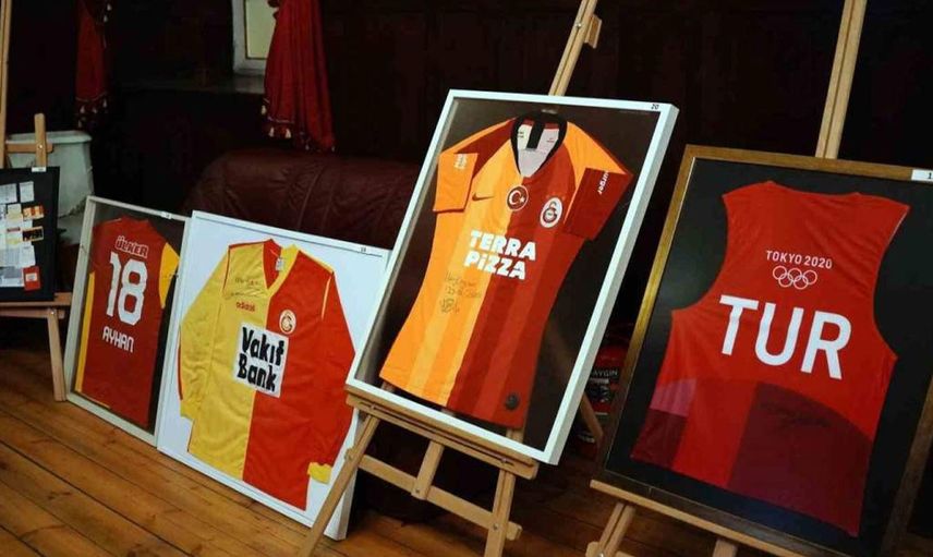 Depremzedeler için tarihi gece: Galatasaray’ın müzayedesine destek yağdı