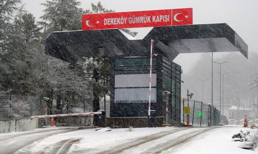 Dereköy Sınır Kapısı kar yağışından dolayı göz gözü görmüyor!