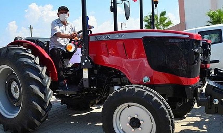 Devlet Yalnız Bırakmadı: Manavgat'ta Yangında Zarara Uğrayan Çiftçilere 16 Yeni Traktör!