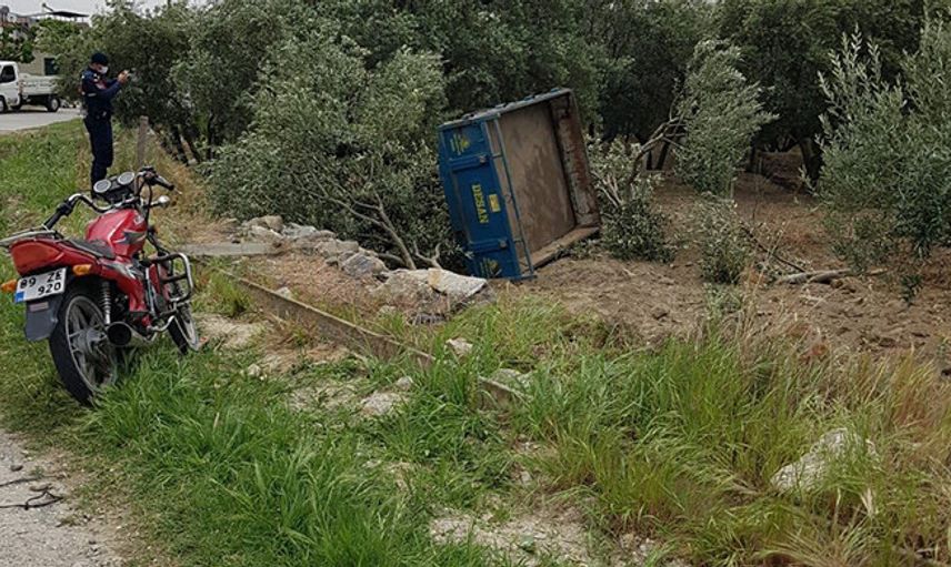 Devrilen Traktörün Altına Kalan Çiftçi Hayatını Kaybetti