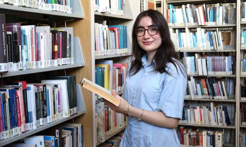 Şiirle Avrupa’da başarıya ulaşan genç yetenek: Berra Okudurlar
