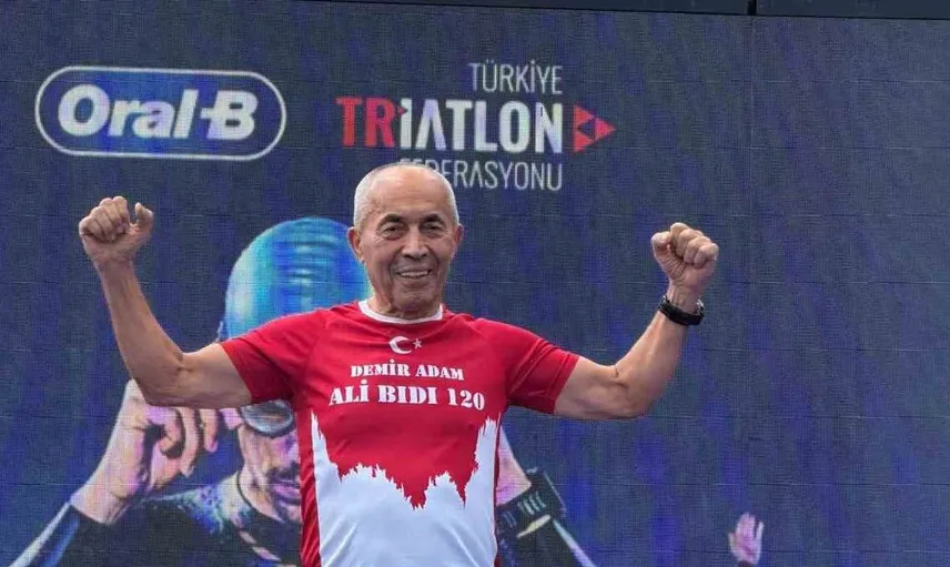 Ali Bıdı, Boğaziçi'nde 75-79 yaş kategorisinde şampiyon oldu