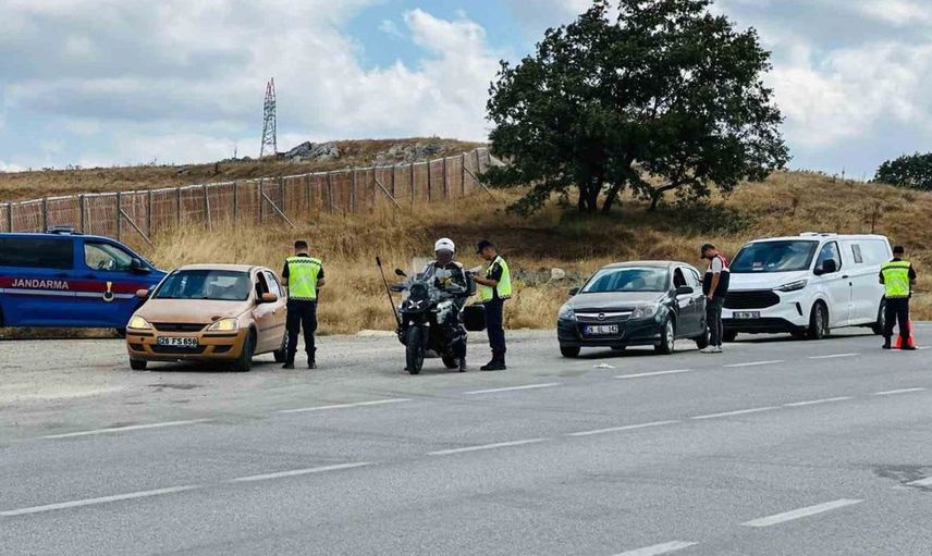 Bilecik’te jandarma uygulamasında 8 yoklama kaçağı tespit edildi