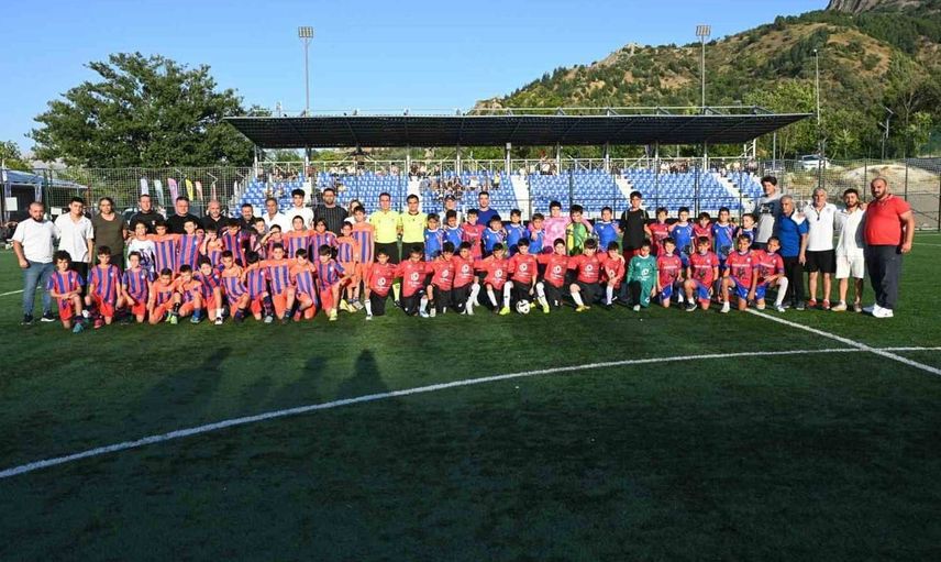 Isparta'da minik kramponlar sahaya çıktı