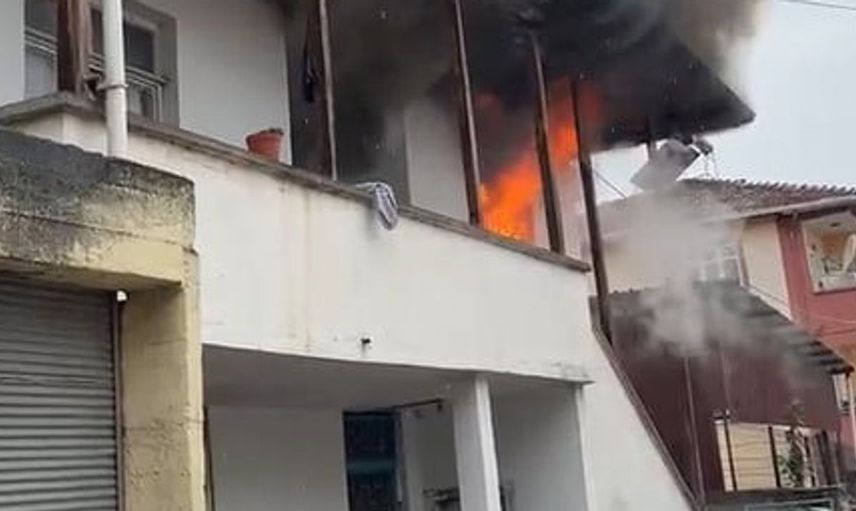 Erbaa'daki yangın, evin kaderini değiştirdi: Alevler evi kullanılamaz hale getirdi