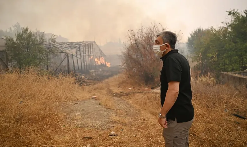 Antalya Valisi Şahin: Yangınla mücadelede mahallelerin etrafını çevirdik