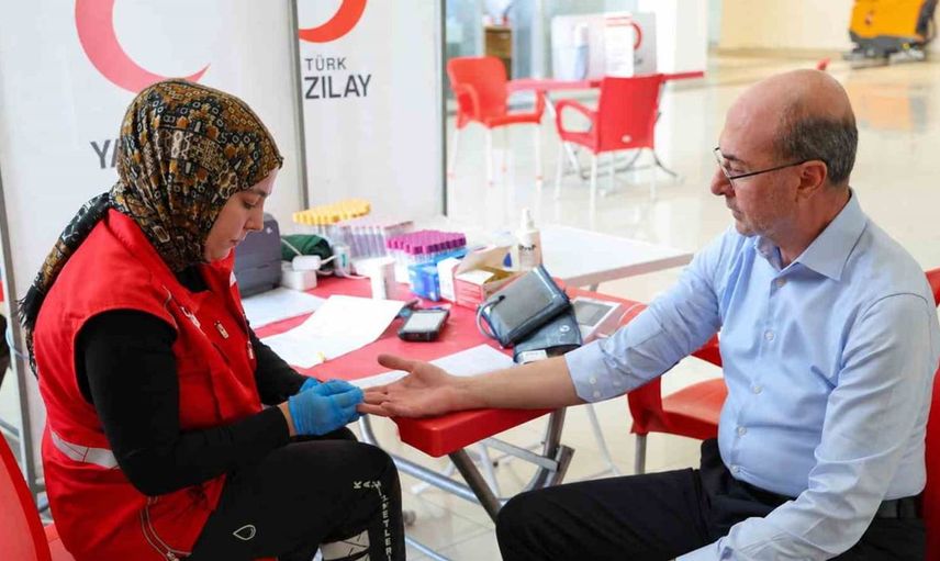 Selçuklu belediye başkanı kan bağışı kampanyasına katıldı