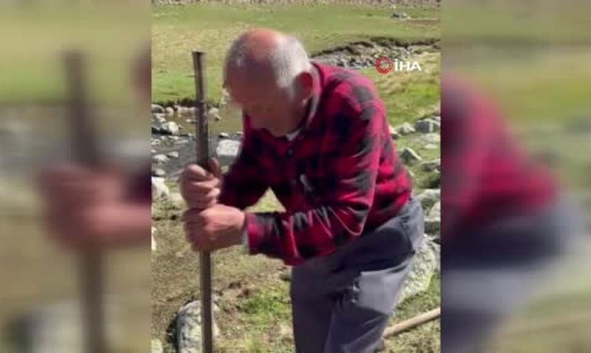 Salah'ın taşının yanı başındaki tabela ve bank gizemli bir biçimde kayboldu