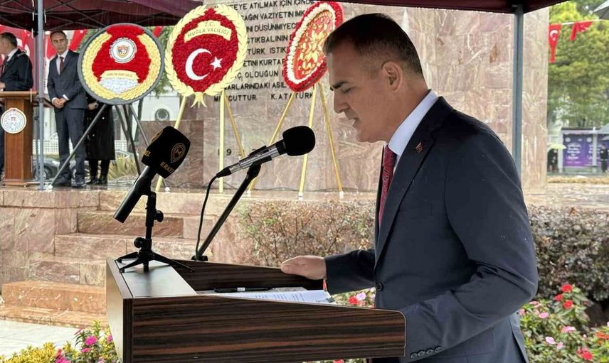 Cumhuriyet Bayramı coşkusu Muğla'da sağanak altında başladı