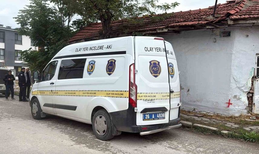 Eskişehir'de berber dükkanına kundaklama girişimi: Kapı ve camlar hedef alındı