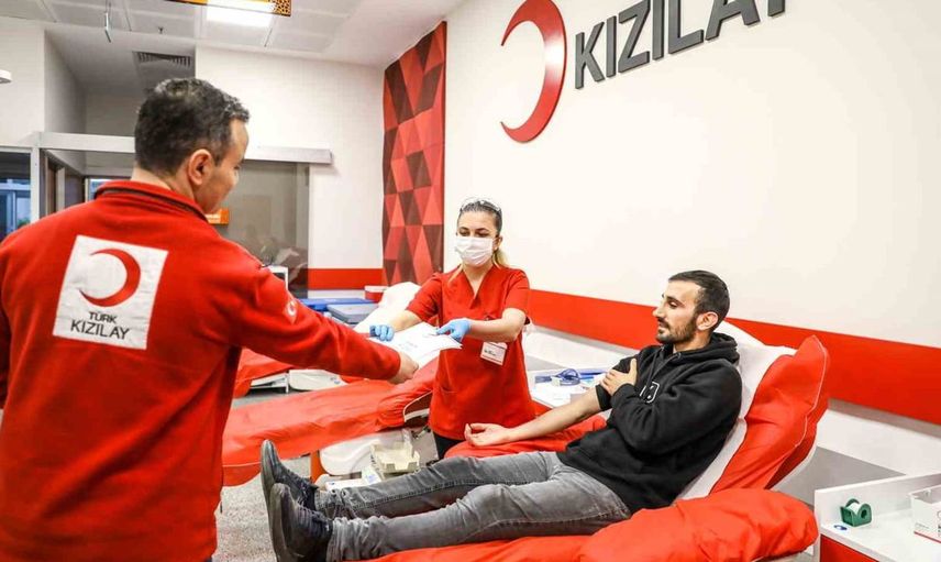 20 yaş grubunda kan bağışı oranları zirveye çıktı