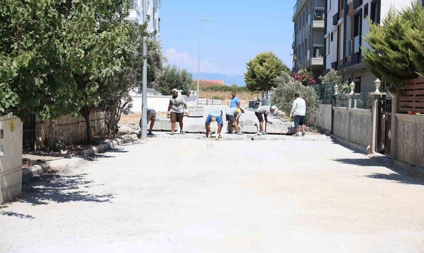 Didim'de yol çalışmalarına devam ediliyor