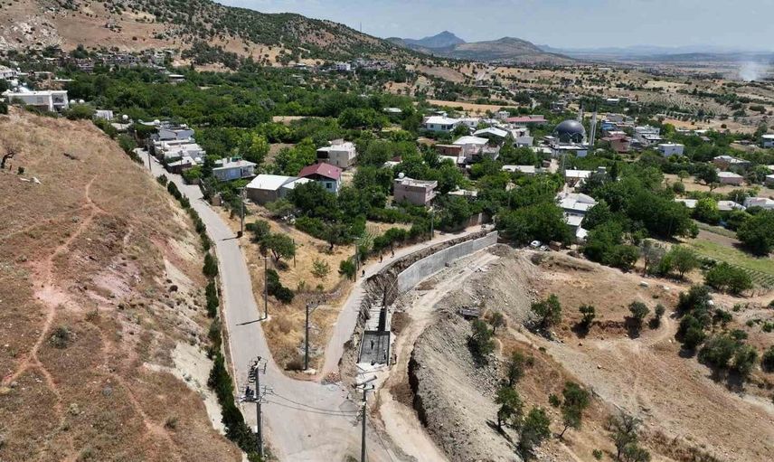 Diyarbakır kırsalında yollar yenileniyor