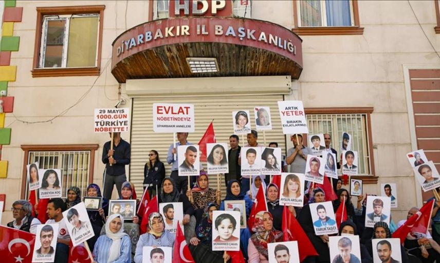 Diyarbakır'da acı bekleyiş devam ediyor! Aileler evlat nöbetinin bin 48'inci gününe girdi