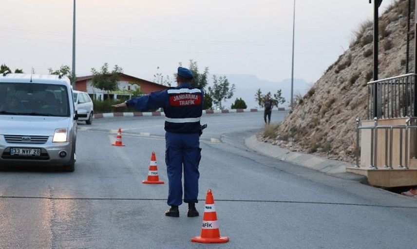 Diyarbakır'da Büyük Uyuşturucu Operasyonu: 32 Bin Kök Kenevir ve 49 Kilogram Esrar Ele Geçirildi