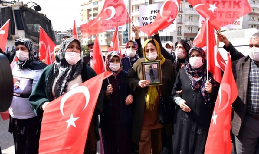 Diyarbakır'da Evlat Nöbetine Bir Aile Daha Katıldı