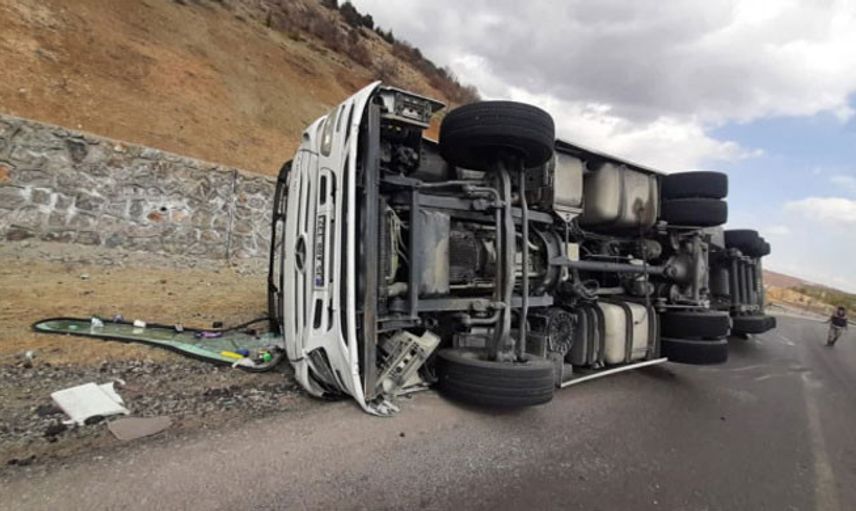 Diyarbakır'da TIR Kazası Yaşandı: 1 Yaralı