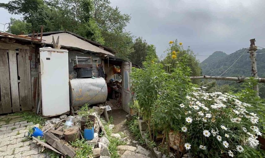Doğadan topladığı andız çekirdeklerinden koleksiyonluk tespih üretiyor