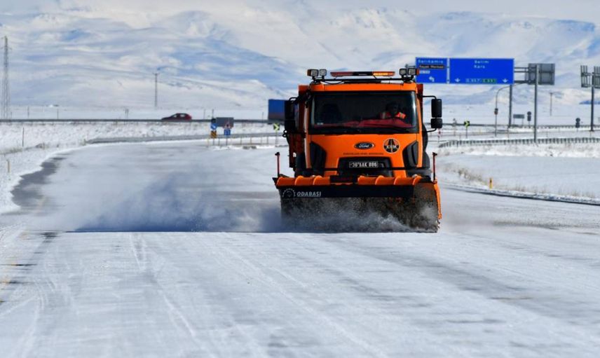 Doğu Anadolu’da kar savaşı devam ediyor: 1444 yerleşim birimine ulaşılamıyor