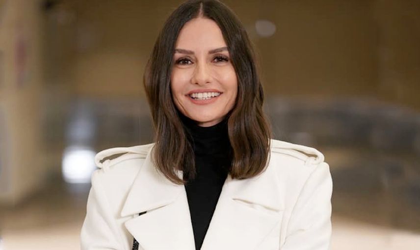 Doktorlar’ın Ela’sı fiziğiyle büyüledi: Yasemin Özilhan tayt tulumuyla ayna pozu verdi