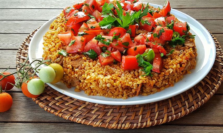 Hem Pratik Hem Lezzetli Domatesli Bulgur Pilavı Nasıl Yapılır?