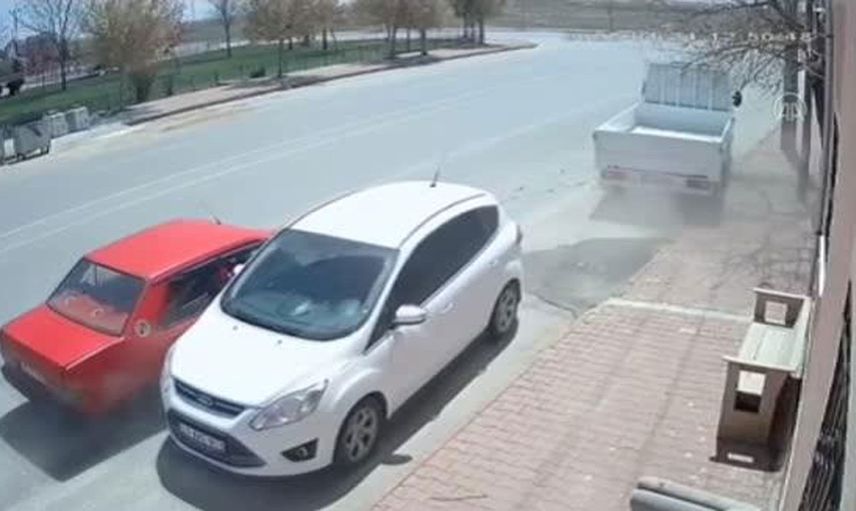Drift yaparken iki farklı araca çarpan sürücüye 10 bin lirayı aşan ceza verildi!
