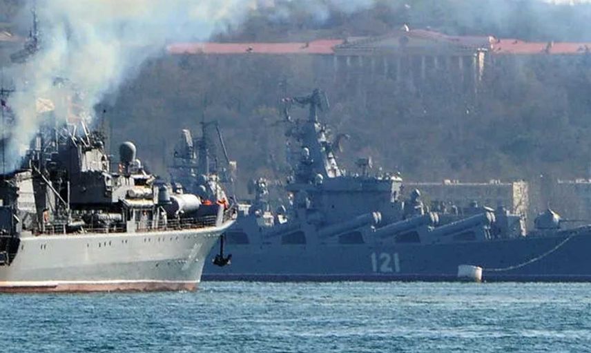 Dünyanın gözü bu gelişmede: Ukrayna, Rusya'nın en büyük savaş gemisini vurdu!