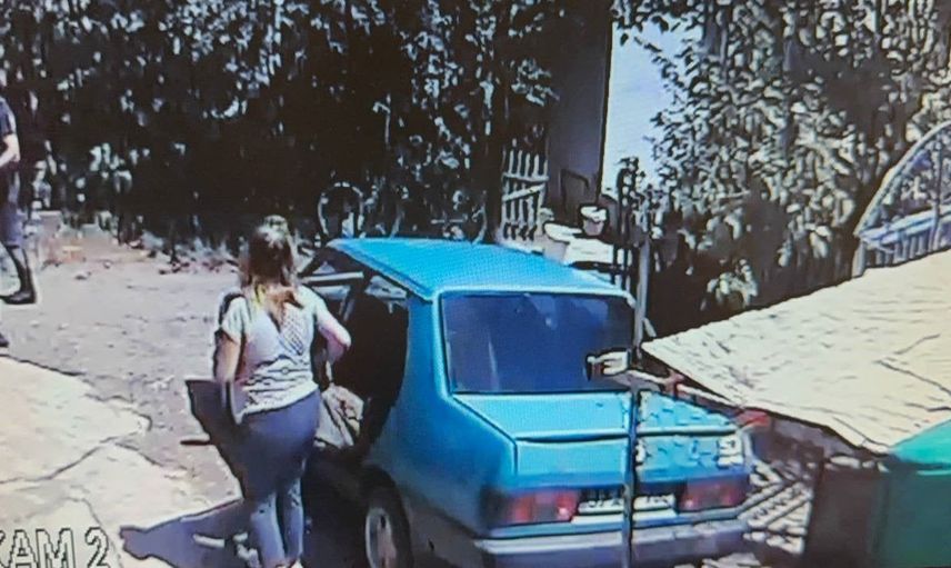 Dur ihtarına uymayan sürücü, kadınları araçta bırakıp kaçtı